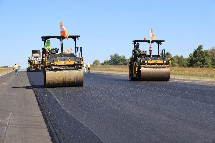 Figure 122. Breakdown Rolling with Multiple Vibratory Rollers