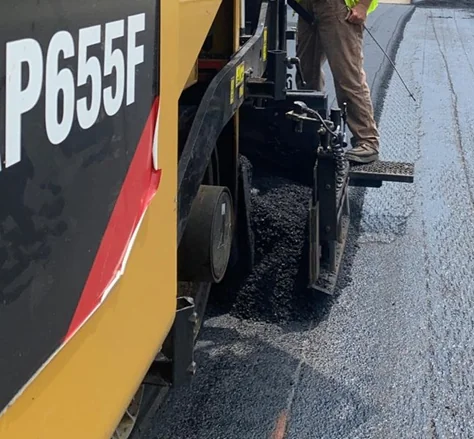 Figure 132. Poor Practice—End Gate Not Set to Be Seated on Existing Surface