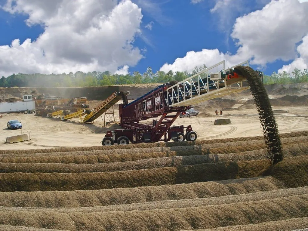Figure 23. Magnum Telescoping Conveyor Building a Stockpile in Windrows